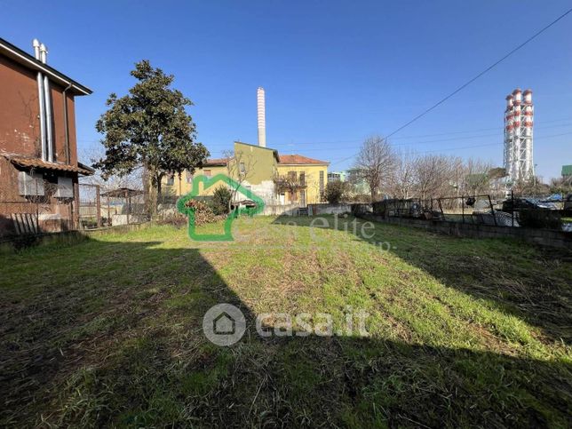 Terreno agricolo in commerciale in bassi