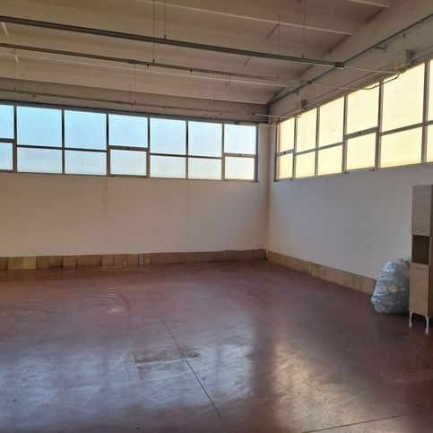 Capannone in commerciale in Via Pedemontana 1