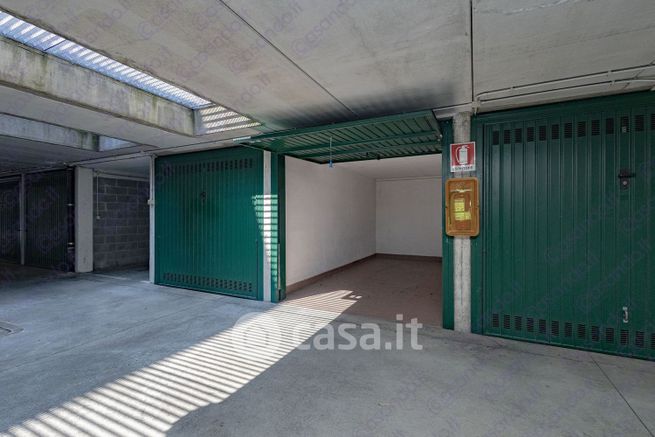 Box/posto auto in residenziale in Via della Cooperazione