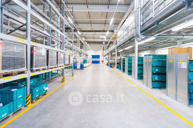 Capannone in commerciale in Via CÃ Nove