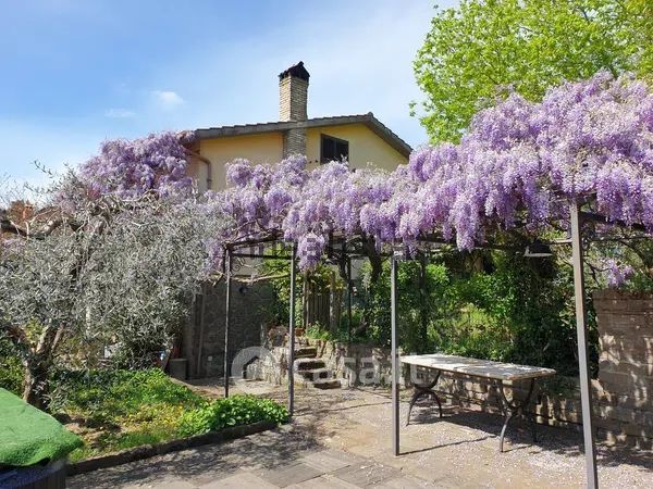 Villa in residenziale in Via Giovanni Falcone 22