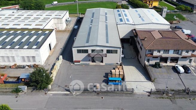 Capannone in commerciale in Via Gavardina 1