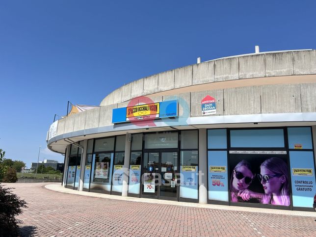 Ufficio in commerciale in Via Prati Guori 33