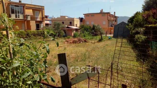 Terreno edificabile in residenziale in Via degli Amarilli