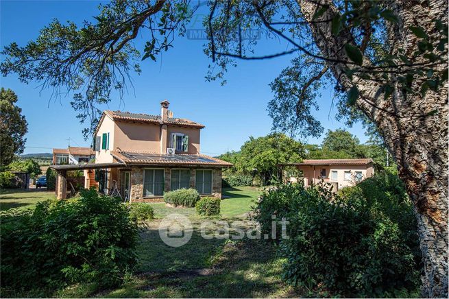 Villa in residenziale in Strada Poggetti