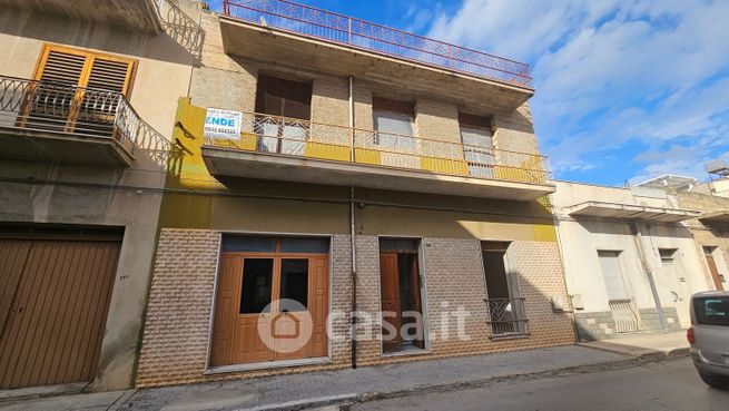 Casa indipendente in residenziale in Via Alessandro Manzoni 35