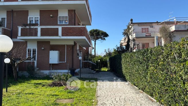 Appartamento in residenziale in Via Ardeatina 433