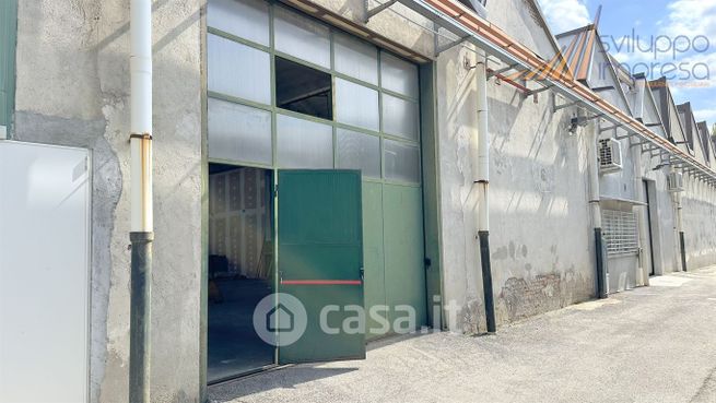 Capannone in commerciale in Via Cesare Battisti 112