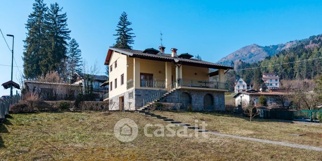 Villa in residenziale in Via Biellone 1