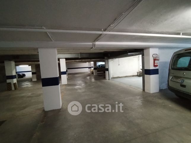Box/posto auto in residenziale in Via delle Azzorre 441