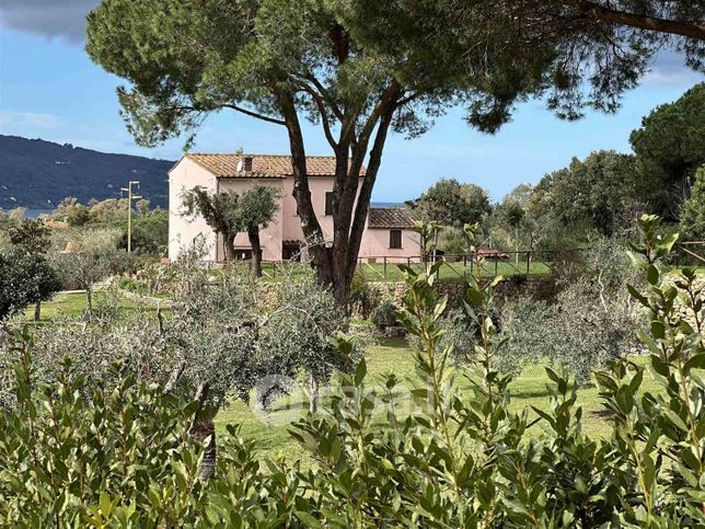 Villa in residenziale in 