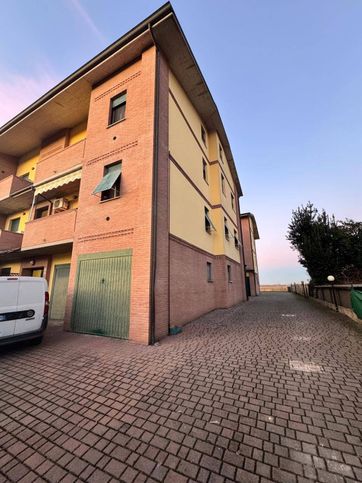 Appartamento in residenziale in Via Emilia Ovest 7