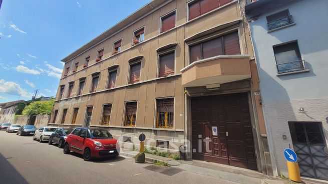 Ufficio in commerciale in Via F. Confalonieri 10