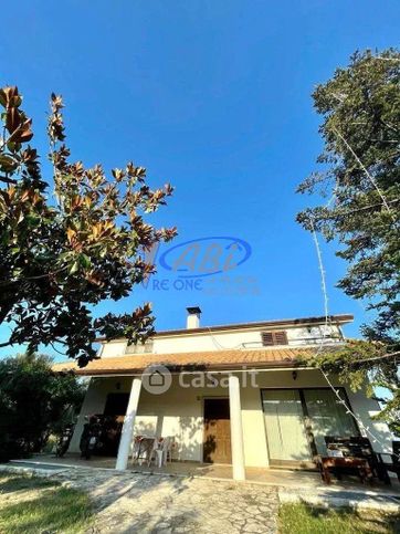 Villa in residenziale in 