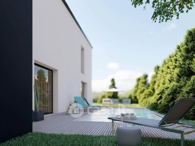 Casa bi/trifamiliare in residenziale in 