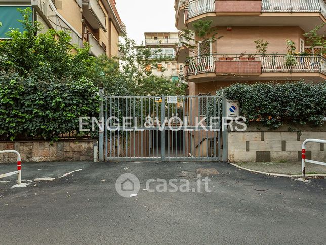 Garage/posto auto in residenziale in Via Roberto Bracco