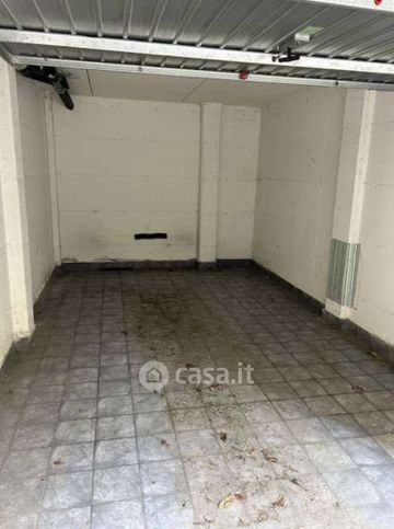 Box/posto auto in residenziale in Via Bravi 29 /B
