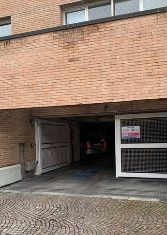 Garage/posto auto in residenziale in Via Emilio Casa