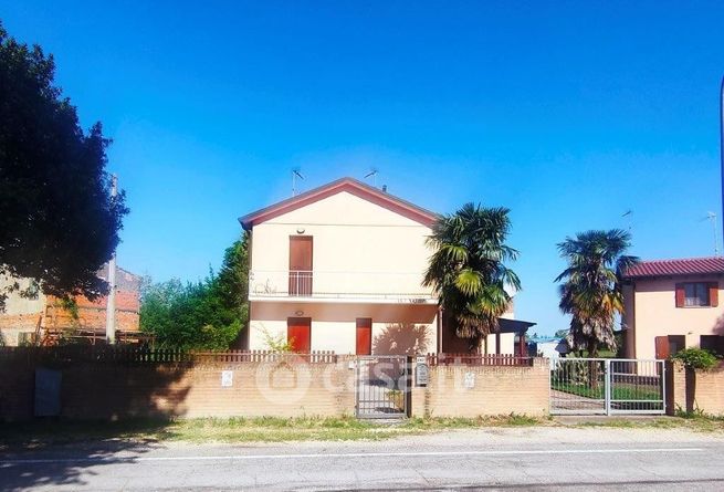 Casa bi/trifamiliare in residenziale in Via Rettilineo