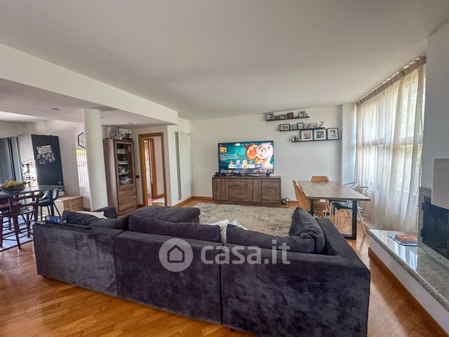 Casa bi/trifamiliare in residenziale in Strada delle Cave 4