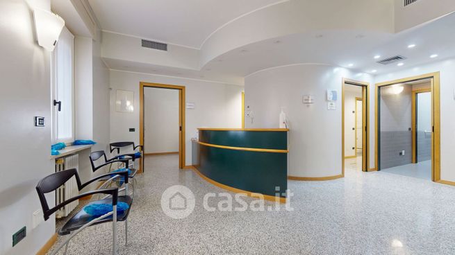 Ufficio in commerciale in Via Martiri della Libertà 32