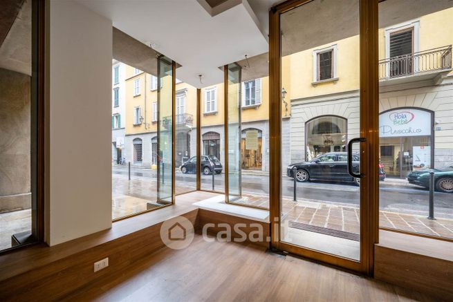 Attivitã /licenza (con o senza mura) in commerciale in Via Fratelli Cairoli 60