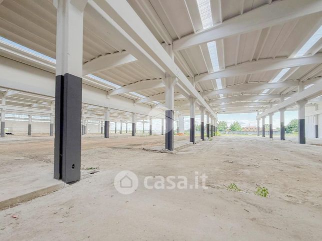 Capannone in commerciale in Via Ponticello 1
