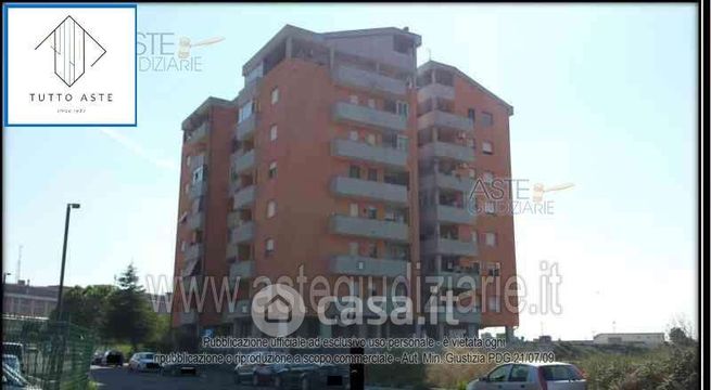 Box/posto auto in residenziale in Viale delle Arti 22