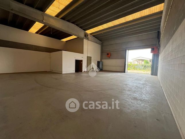 Capannone in commerciale in Via Taglio Sinistro