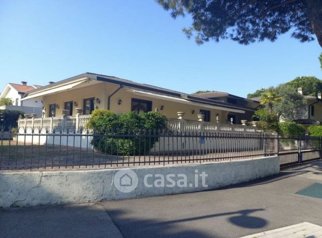 Casa indipendente in residenziale in Via Giovan Battista Moroni 26