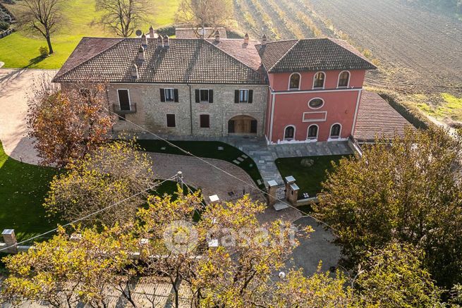 Villa in residenziale in Strada Clementina