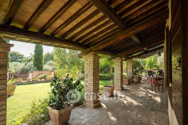 Rustico/casale in residenziale in 