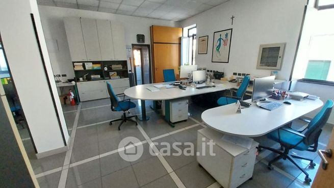 Ufficio in commerciale in Via Circonvallazione 138