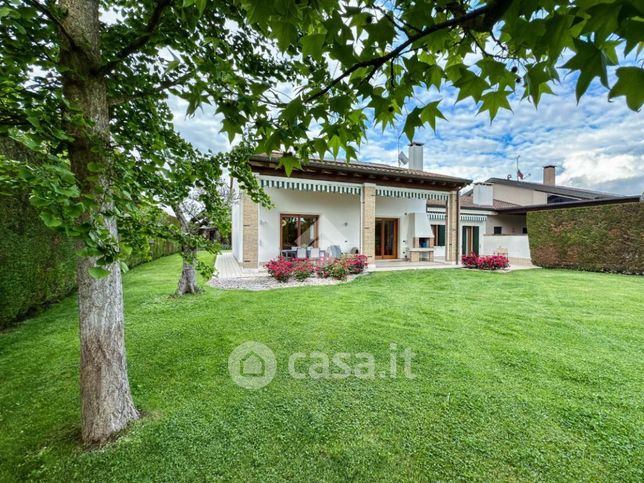 Villa in residenziale in 