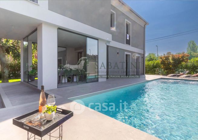 Villa in residenziale in Via Roma