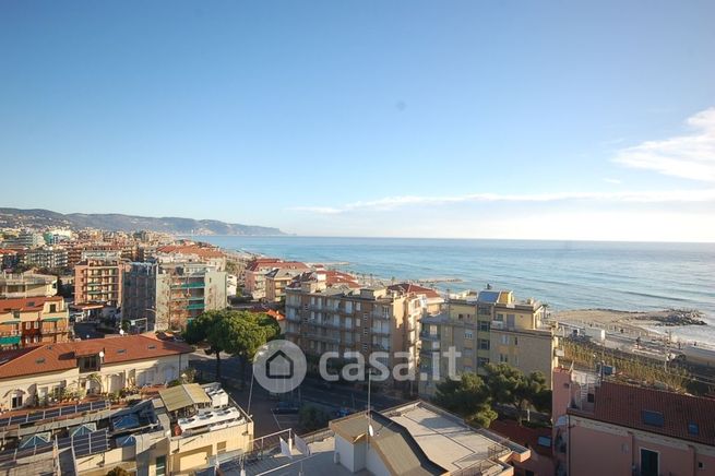 Appartamento in residenziale in Via Montevideo 4