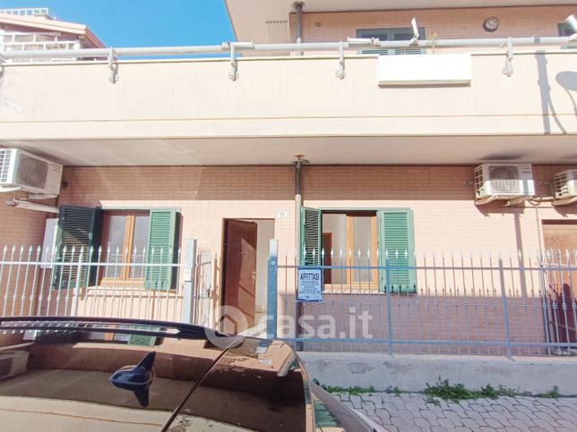 Ufficio in commerciale in Via Garofani 2