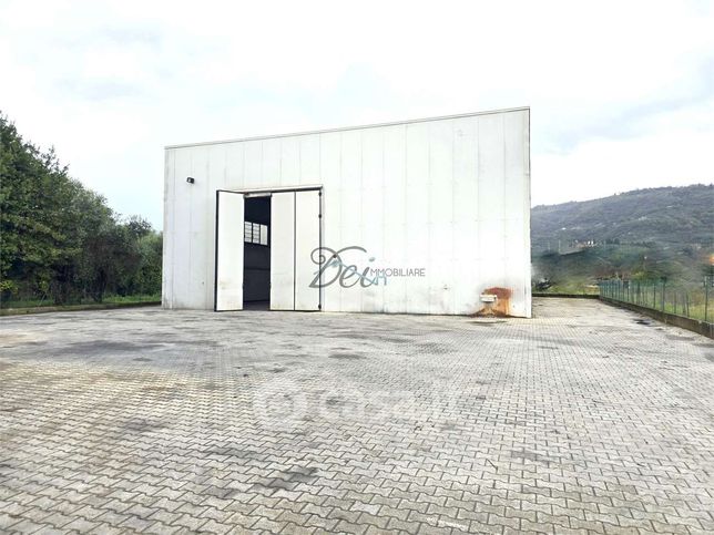 Capannone in commerciale in Via dei Cerbaioli