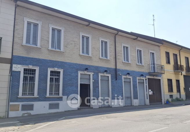 Attivitã /licenza (con o senza mura) in commerciale in Via Enrico Toti 5