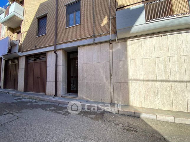 Box/posto auto in residenziale in Via Caprera