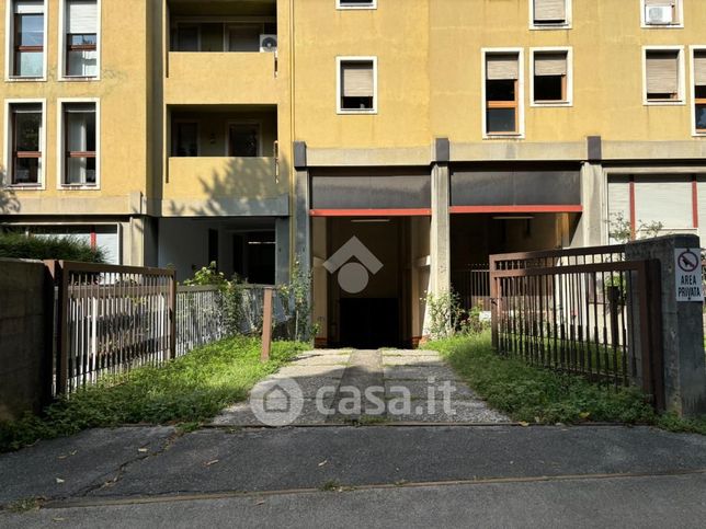 Box/posto auto in residenziale in Viale Italia 2