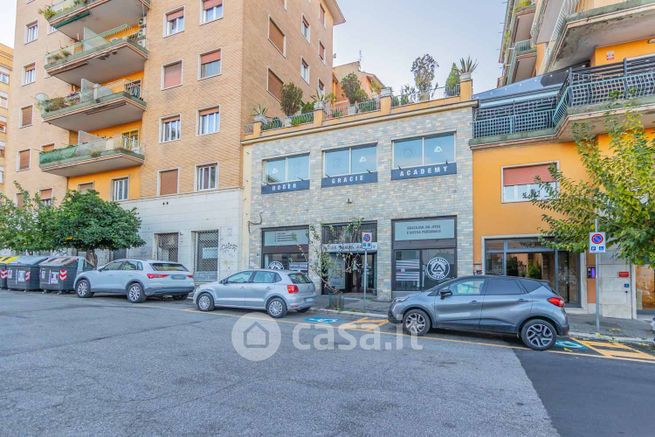 Negozio/locale commerciale in commerciale in Via Pietro Ottoboni