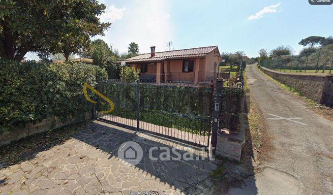 Villa in residenziale in Via Castel de Paolis