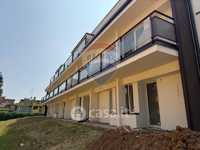 Appartamento in residenziale in Via Luigi Nono 1