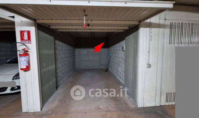 Box/posto auto in residenziale in Piazza Adriano 11 /E