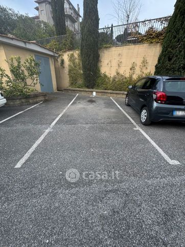 Box/posto auto in residenziale in Via Cassia 1716