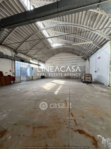 Capannone in commerciale in Via San Cristoforo 88
