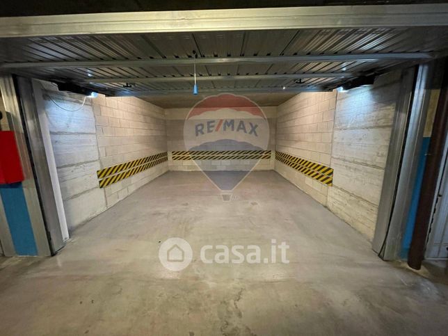 Box/posto auto in residenziale in Via Andrea Maffei 3