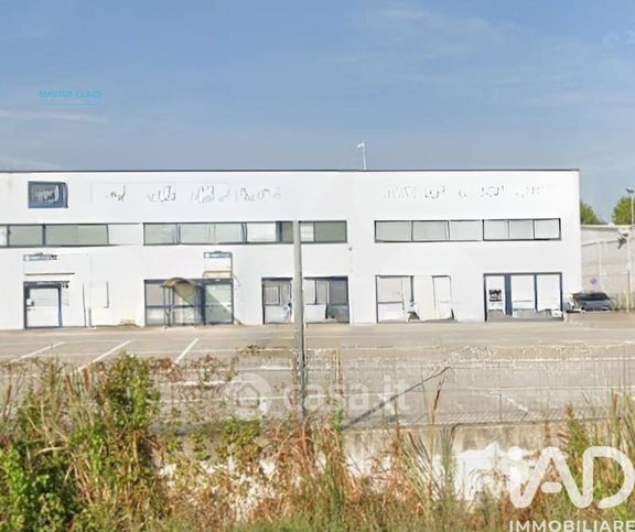 Ufficio in commerciale in Strada Statale 16 Adriatica