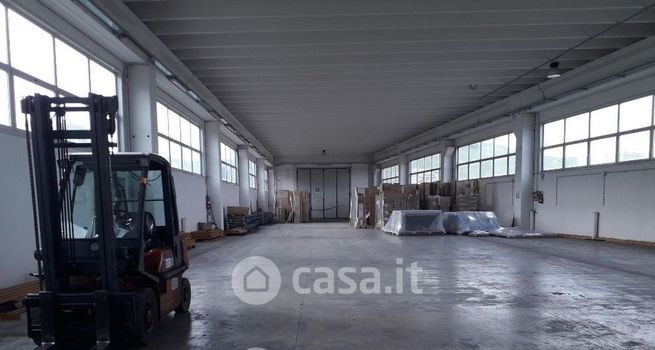 Capannone in commerciale in Strada Statale 72 Consolare Rimini San Marino